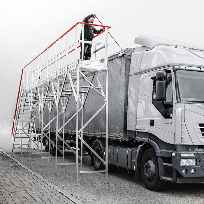 Enteisungsbühne mit LKW